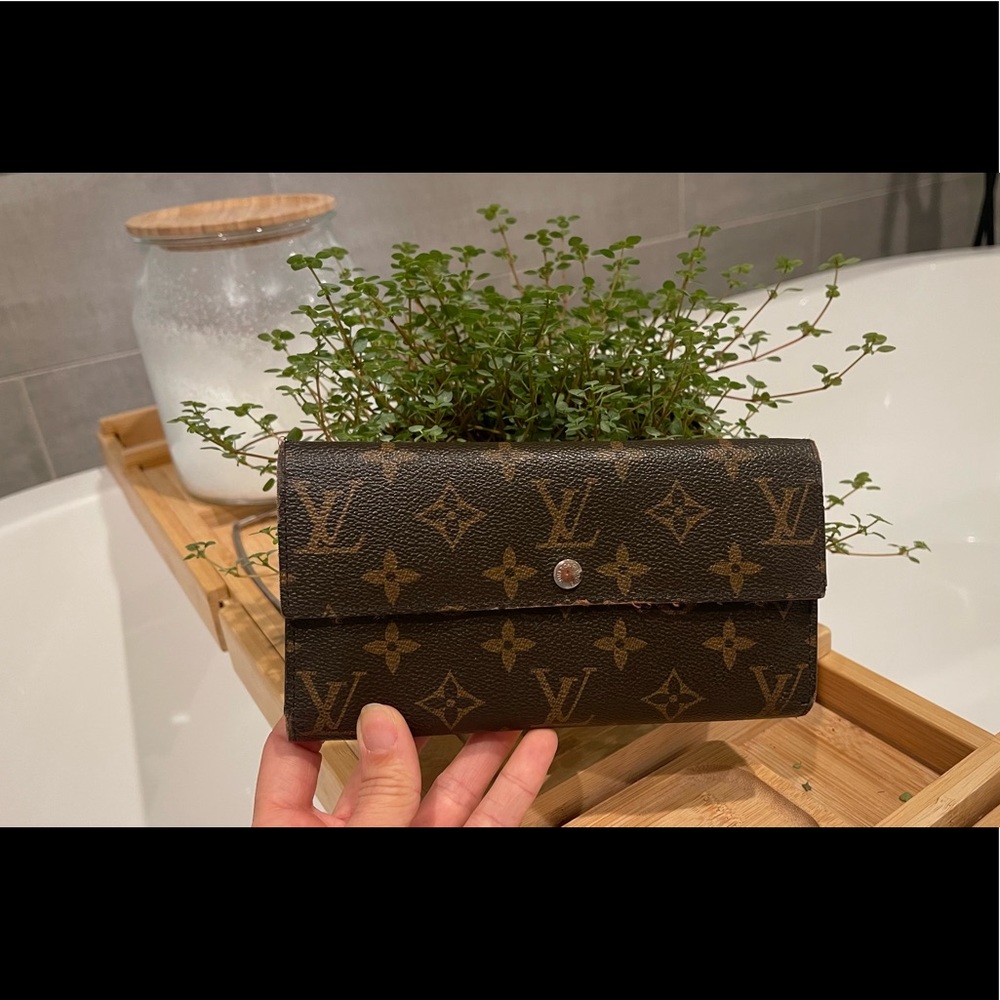 Louis Vuitton authentic Wallet, Paris- made in France